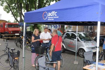 Fahrradcodierung beim Mvia-Fest am Stand des ADFC