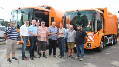 Schlsselbergabe fr zwei neue Fahrzeuge des Mllabfuhrzweckverband Hainburg Grokrotzenburg
