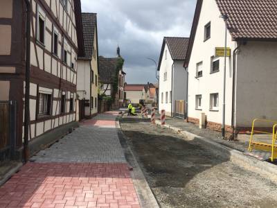 Neugestaltung der Krotzenburger Strae whrend der Bauphase