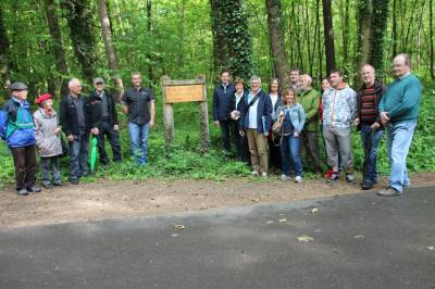 Erffnung des Baumlehrpfades im Hainburger Wald mit dem Vorsitzenden der AMU Michael Sterker, der Ersten Kreisbeigeordneten Claudia Jger und unserem Revierfrster Herr Maier.