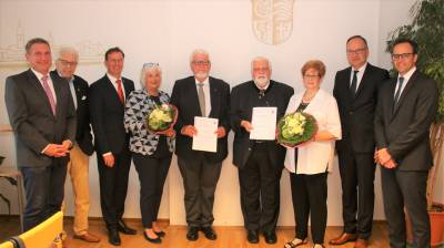 Feierliche Verleihung von zwei Landesehrenbriefe an die Herren Brauneis und Ochmann durch unseren Landrat Oliver Qulling im Hainstdter Rathaus. Foto: Bonifer