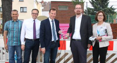 Gewerbe - Baustellenbesichtigung zum Breitbansausbau in Hainburg mit Vertretern der Telekom. Foto: Erhard Bonifer