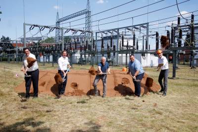 Gewerbe - Erster Spatenstich zur Erweiterung des Umspannwerks in Seligenstadt, das auch die Stromversorgung in Hainburg sicherstellt. Foto: Georg